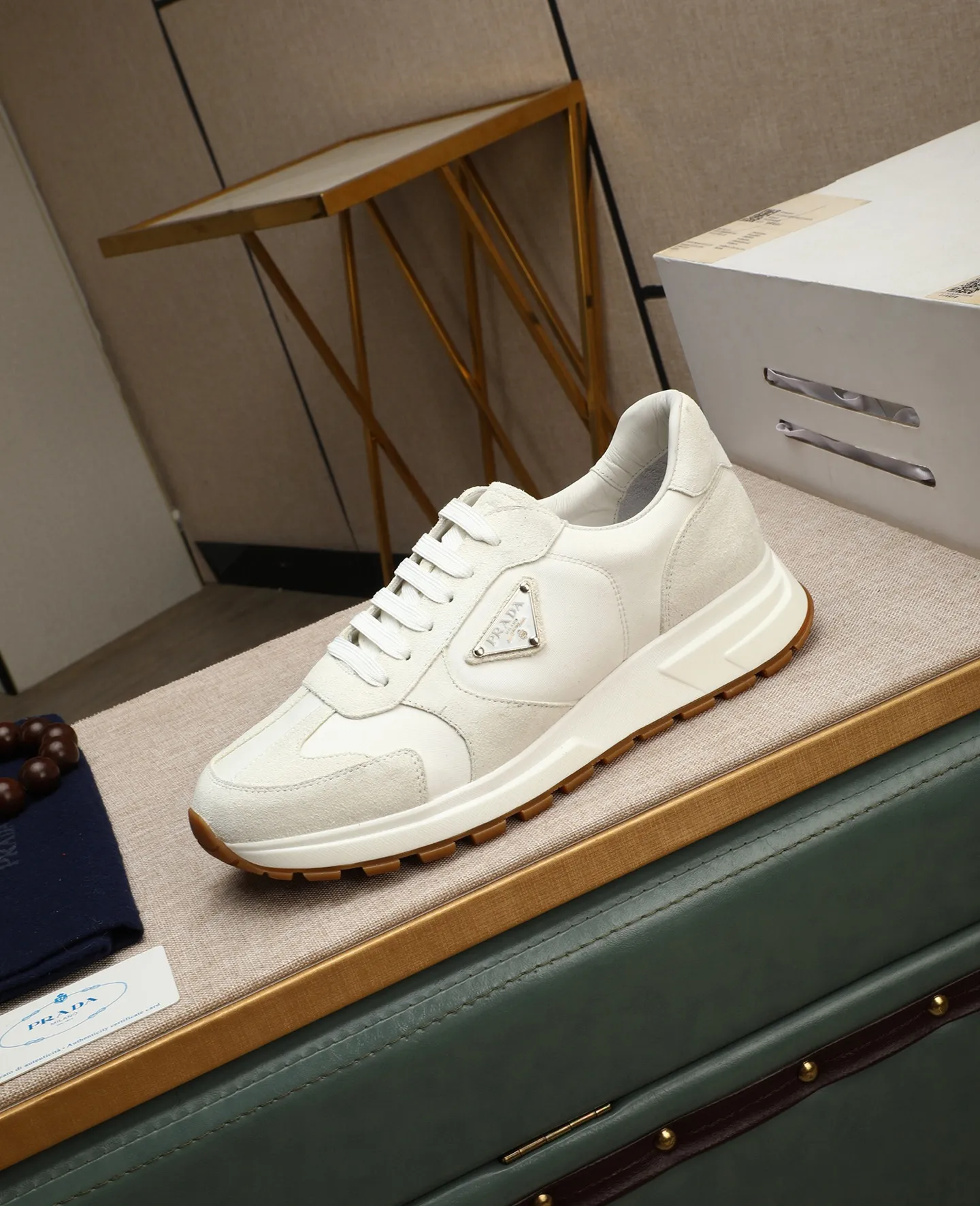 Men's shoes 💰600 Top quality New hot models on the official website, timeless for a century, 🆘 Trendy brand (Prada) mainly promotes hot models, avant-garde and versatile fashion men's shoes private version molding, cowhide surface splicing 1:1 oil edge treatment... fashionable and simple, original imported cowhide lining cowhide feet; the atmosphere and personality are more fashionable, eye-catching and pursuing class, it will subvert the old idea and be a must-have for fashion trendsetters with you! Must keep it for yourself! High-end comfort, high-end quality workmanship. Size: 38-44 Various colors available. full package
